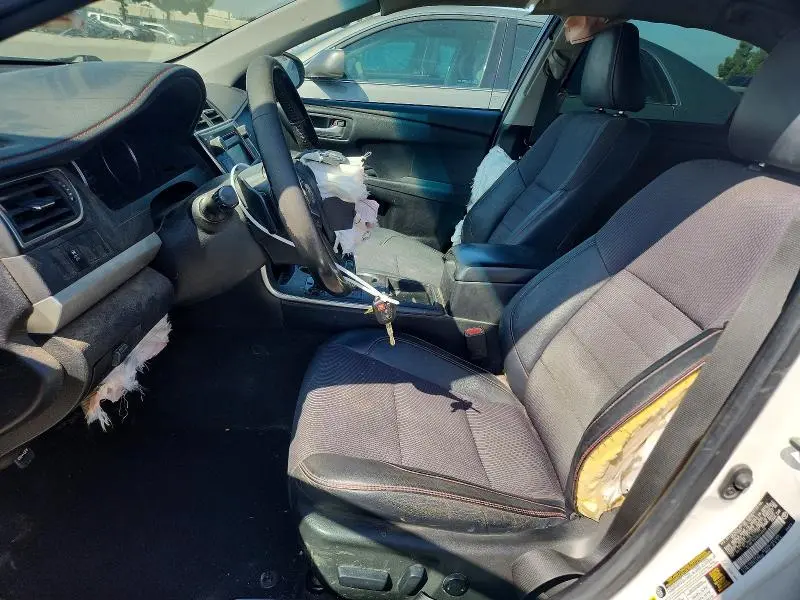 2016 TOYOTA CAMRY SE  