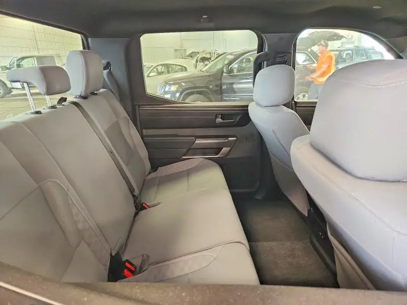 2025 TOYOTA TUNDRA SR5  