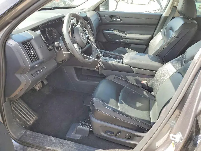 2024 NISSAN PATHFINDER SL  