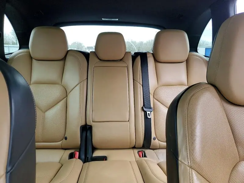 2016 PORSCHE CAYENNE   