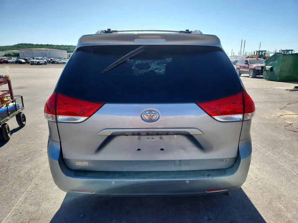 2013 TOYOTA SIENNA XLE 8-PASSENGER  