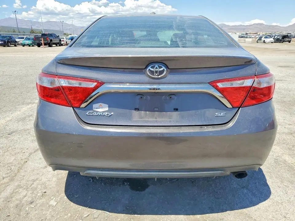 2015 TOYOTA CAMRY SE  
