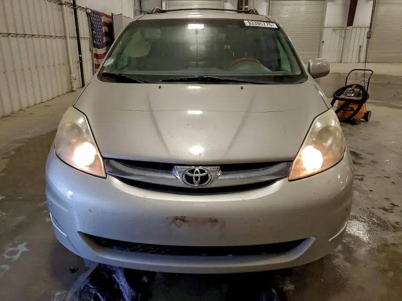 2010 TOYOTA SIENNA XLE  