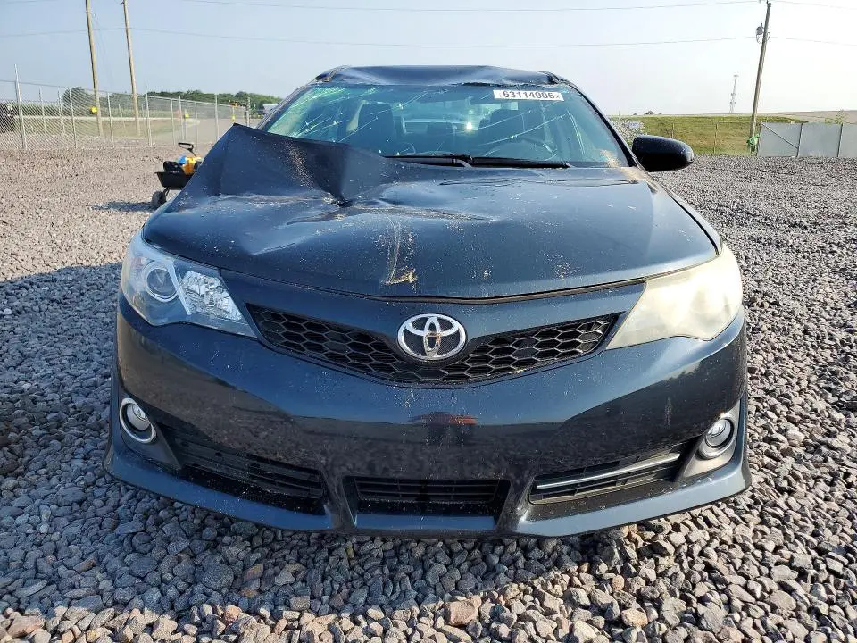 2014 TOYOTA CAMRY SE  