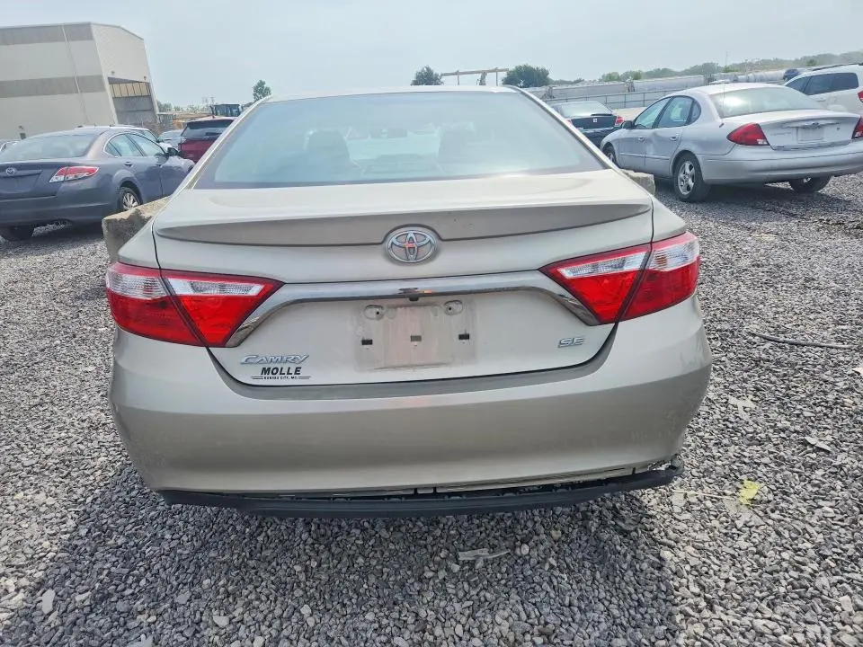 2015 TOYOTA CAMRY SE  