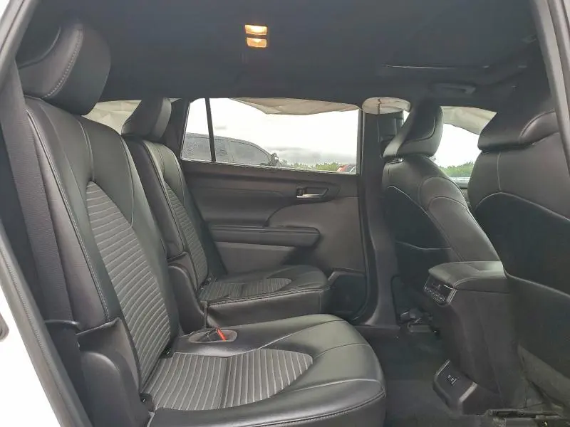 2021 TOYOTA HIGHLANDER XSE  