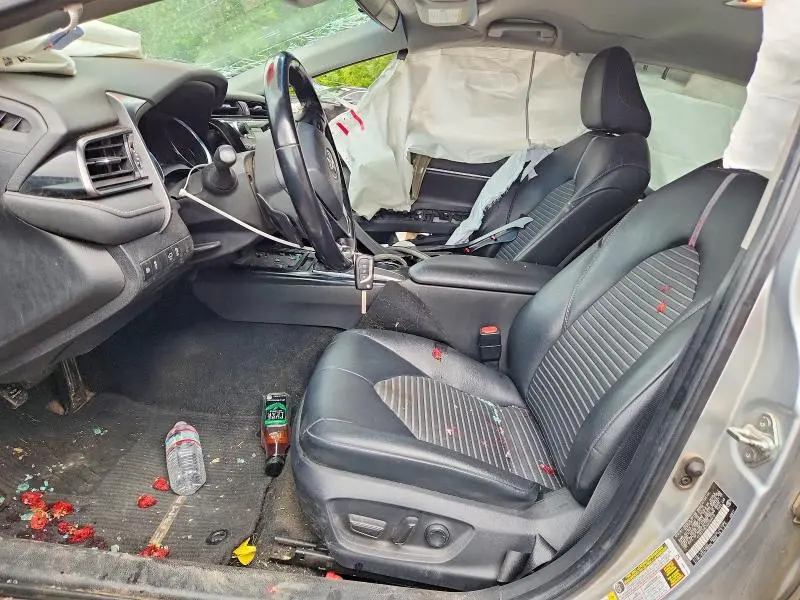 2019 TOYOTA CAMRY SE  
