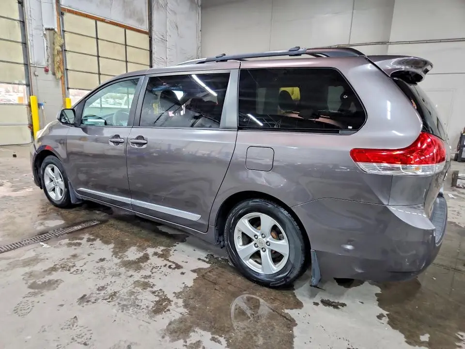 2012 TOYOTA SIENNA LE  