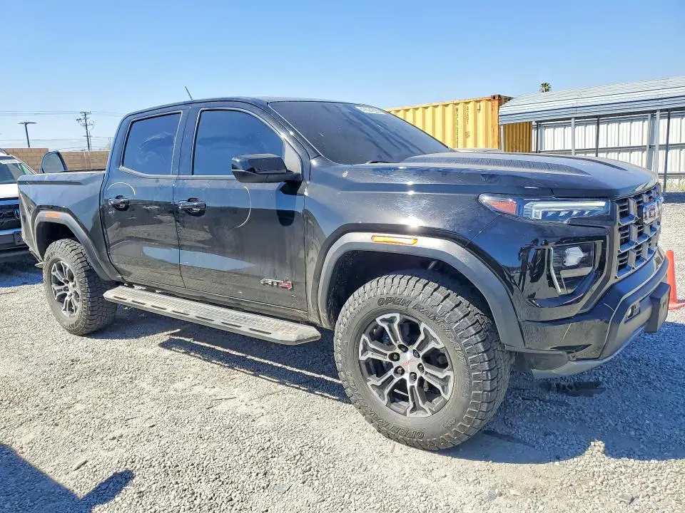 2024 GMC CANYON AT4  