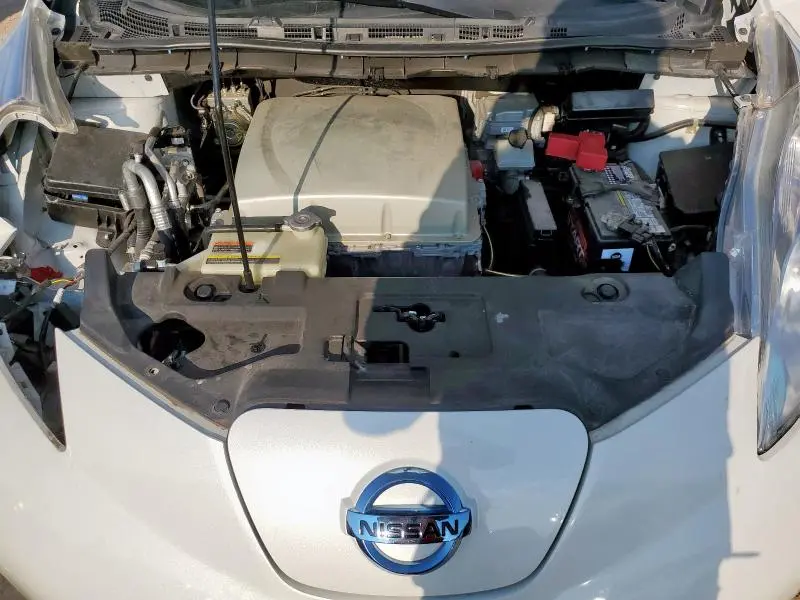 2016 NISSAN LEAF SV  