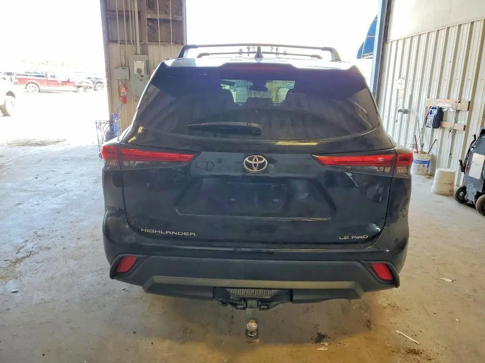 2022 TOYOTA HIGHLANDER LE  