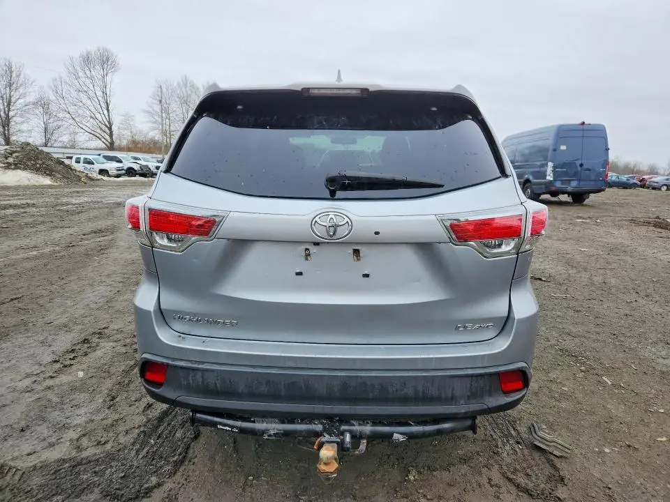 2015 TOYOTA HIGHLANDER LE  