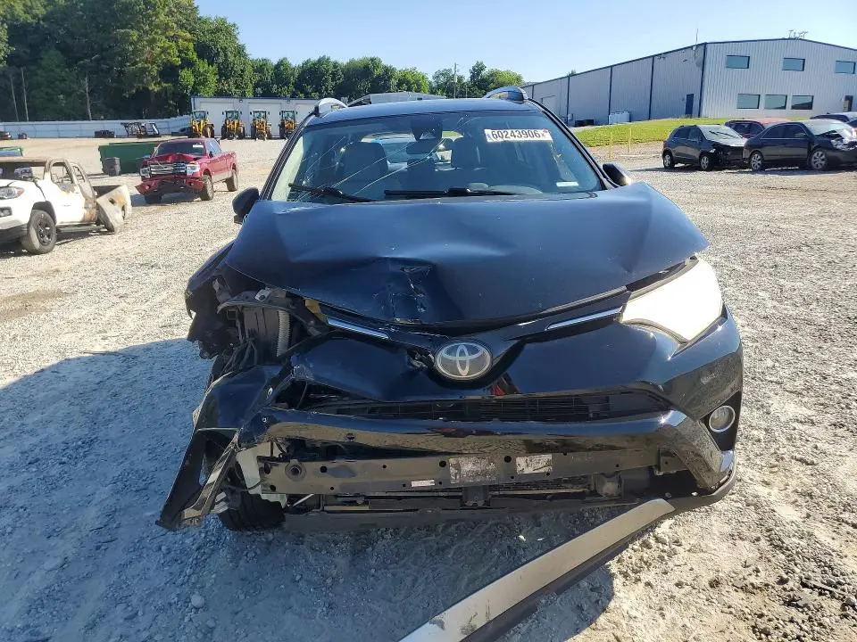 2017 TOYOTA RAV4 XLE  