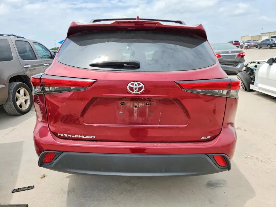 2021 TOYOTA HIGHLANDER XLE  