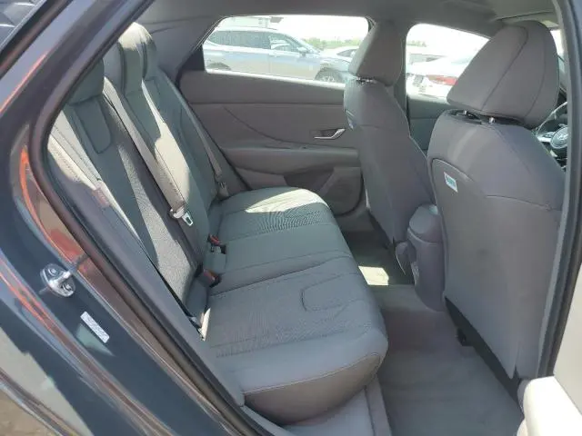 2024 HYUNDAI ELANTRA SE  