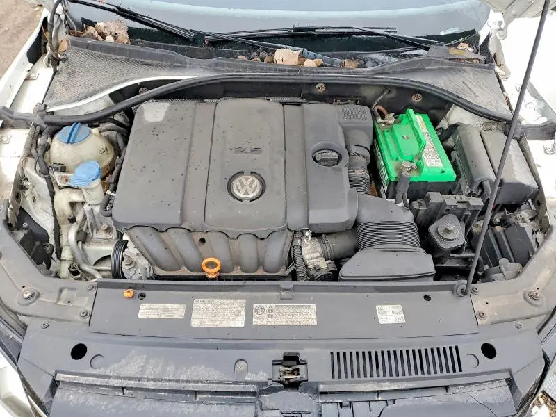 2013 VOLKSWAGEN PASSAT   