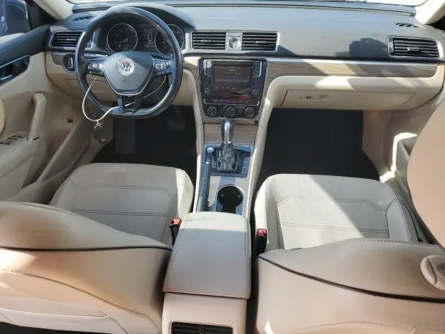 2016 VOLKSWAGEN PASSAT SE  