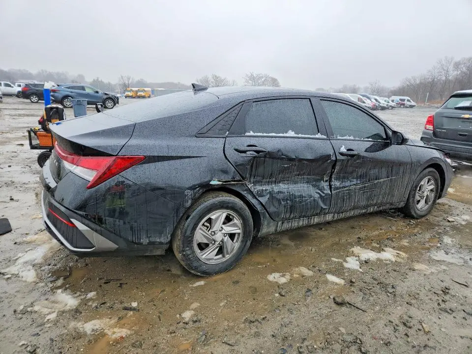 2025 HYUNDAI ELANTRA SE  