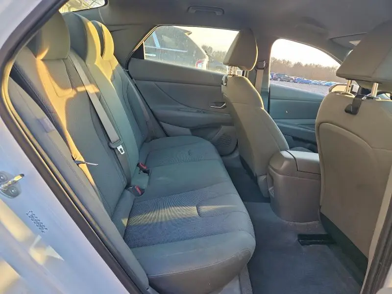 2024 HYUNDAI ELANTRA SE  