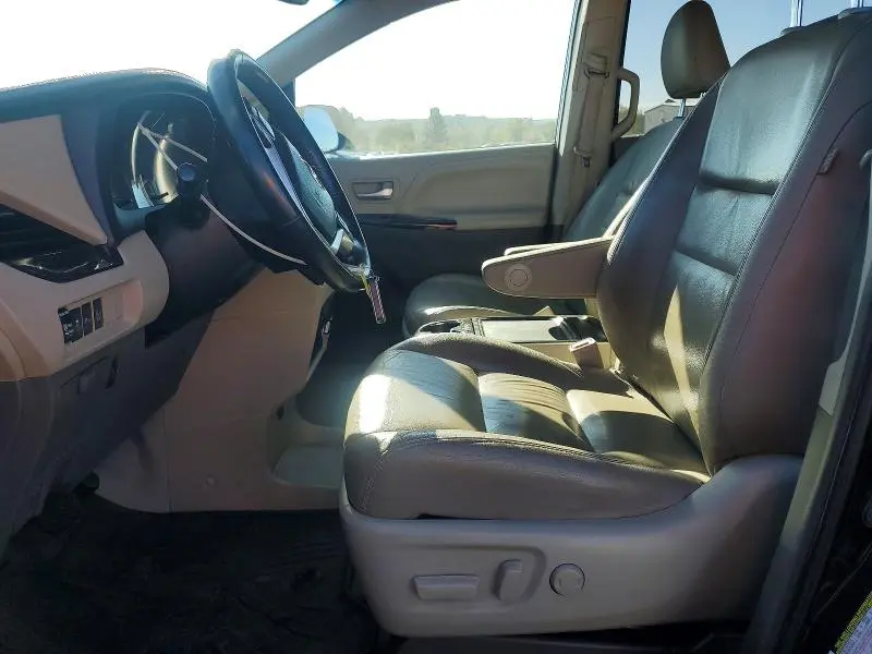 2017 TOYOTA SIENNA XLE 7-PASSENGER  