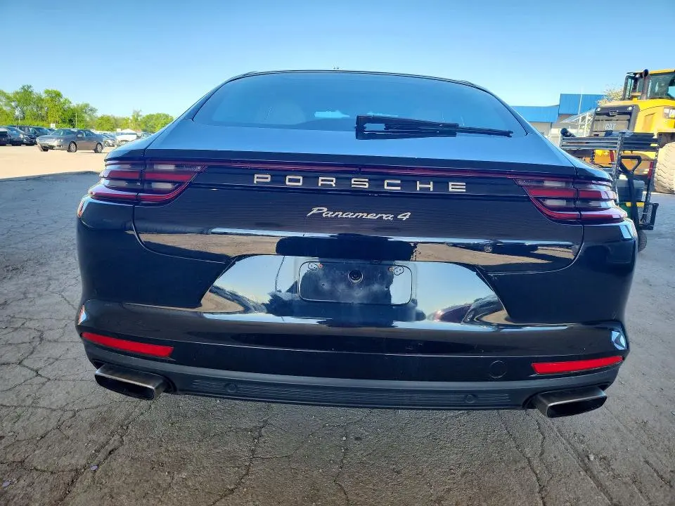 2018 PORSCHE PANAMERA 4  