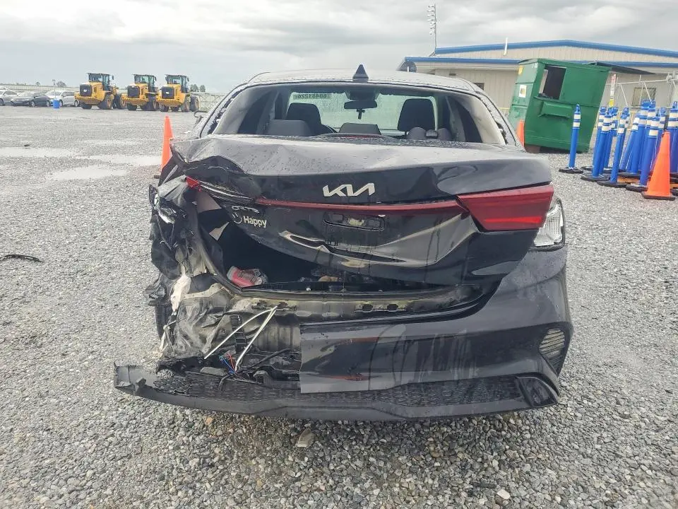 2023 KIA FORTE LXS  