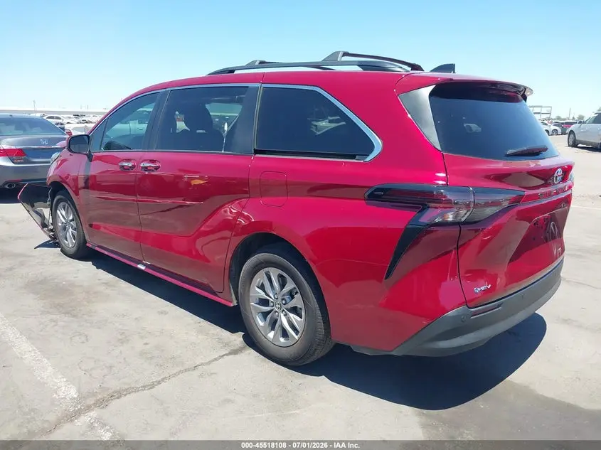 2026 TOYOTA SIENNA XLE