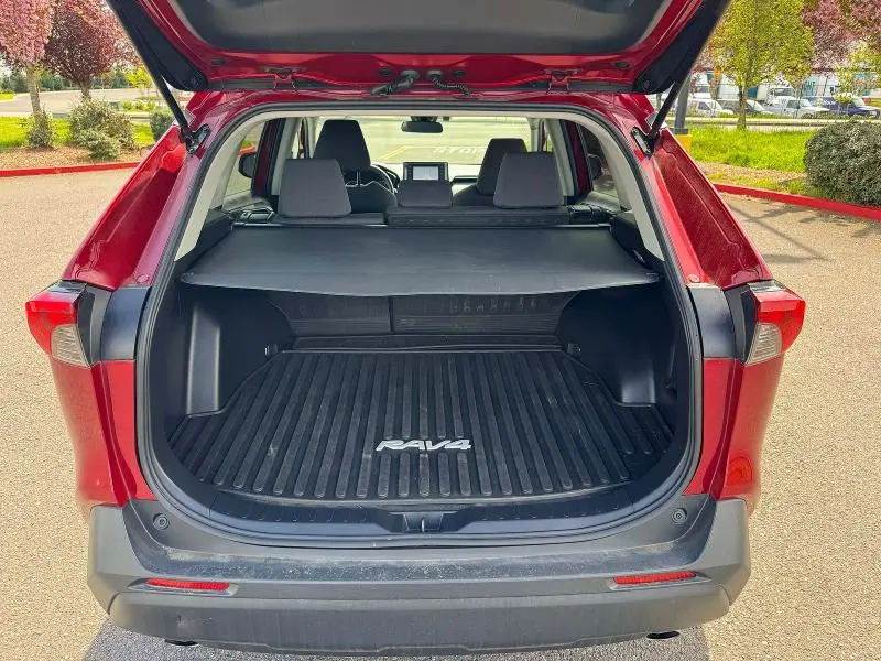 2020 TOYOTA RAV4 XLE  