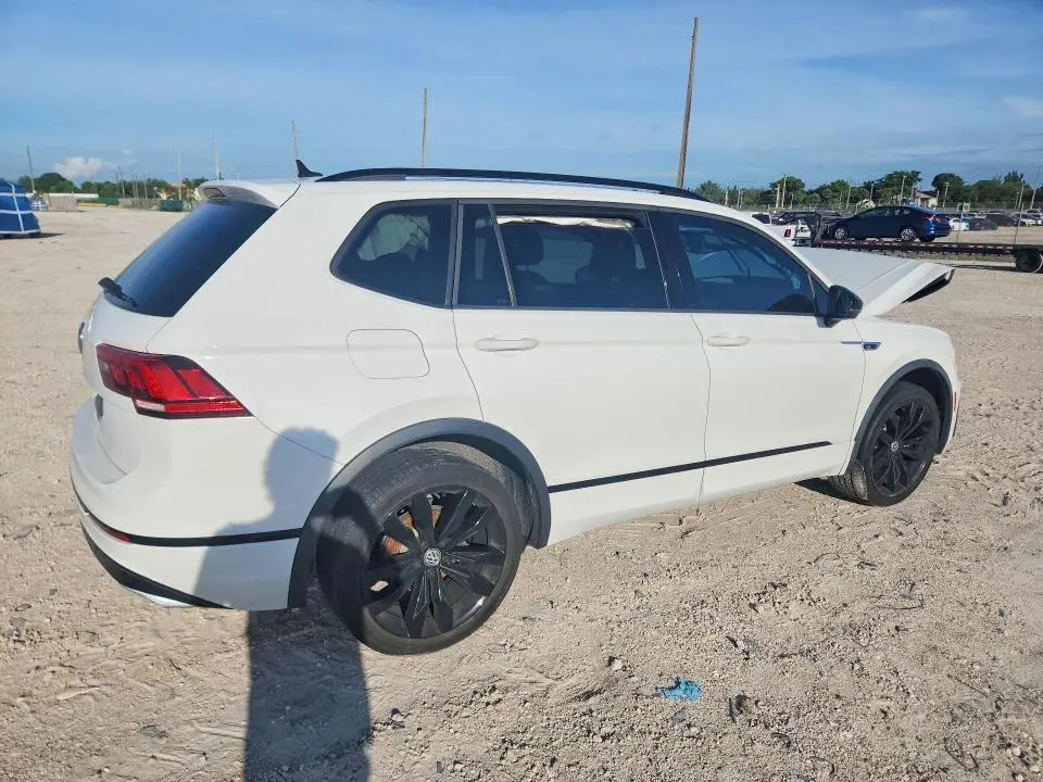 2021 VOLKSWAGEN TIGUAN SE  