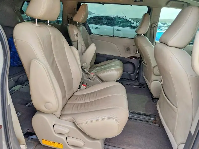 2013 TOYOTA SIENNA XLE 8-PASSENGER  