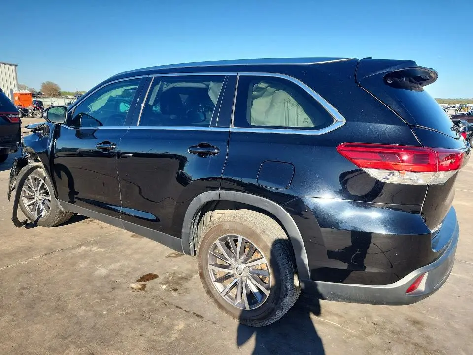 2019 TOYOTA HIGHLANDER XLE  