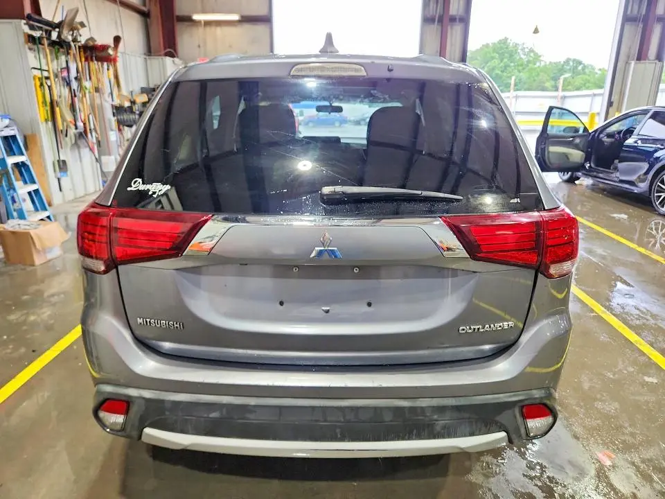2018 MITSUBISHI OUTLANDER SE  