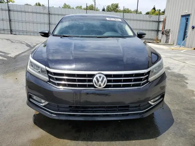 2017 VOLKSWAGEN PASSAT SE  