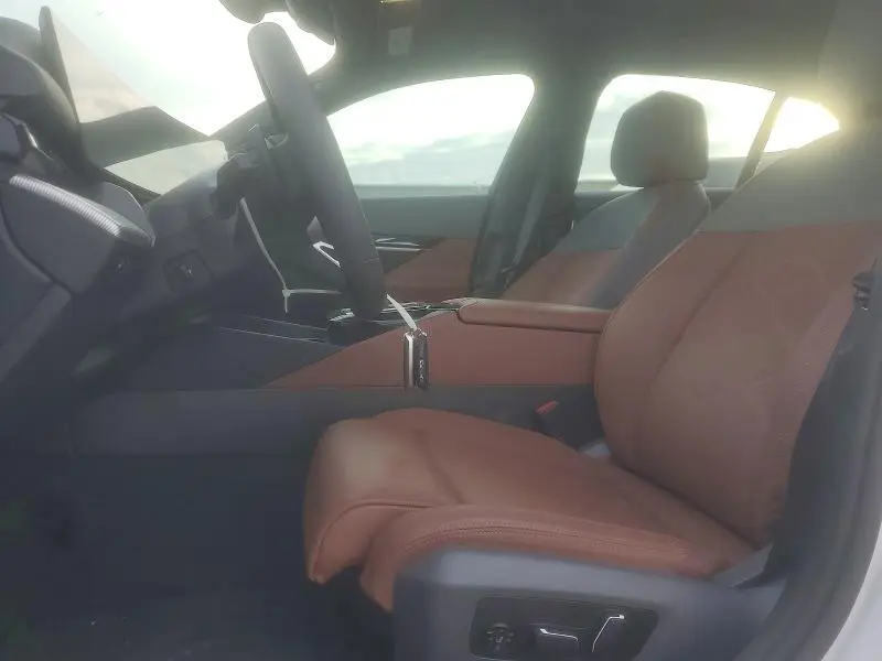 2026 BMW 550 XE  