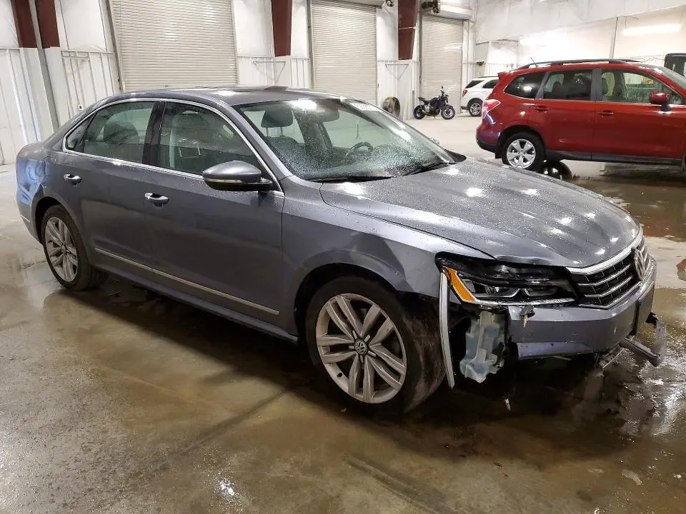2017 VOLKSWAGEN PASSAT SE  