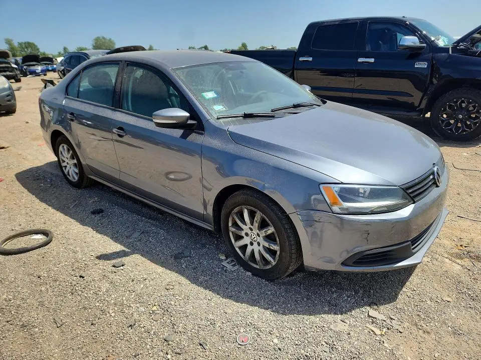 2011 VOLKSWAGEN JETTA SE  