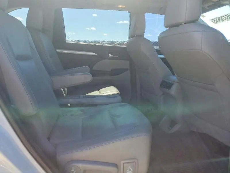 2018 TOYOTA HIGHLANDER XLE  