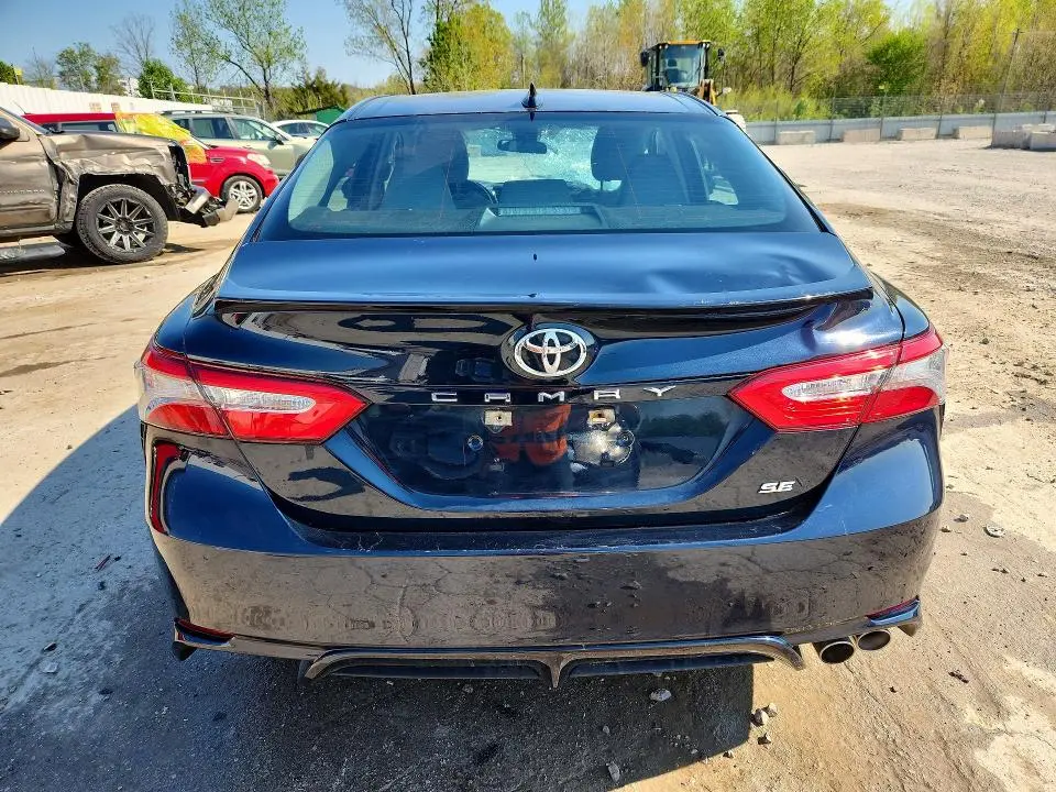 2019 TOYOTA CAMRY SE  