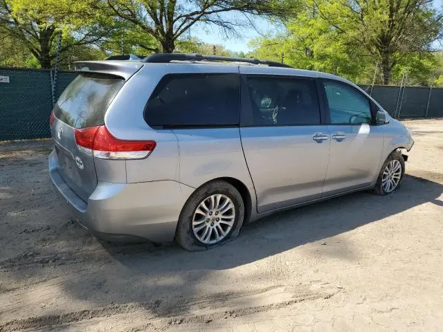 2011 TOYOTA SIENNA XLE  