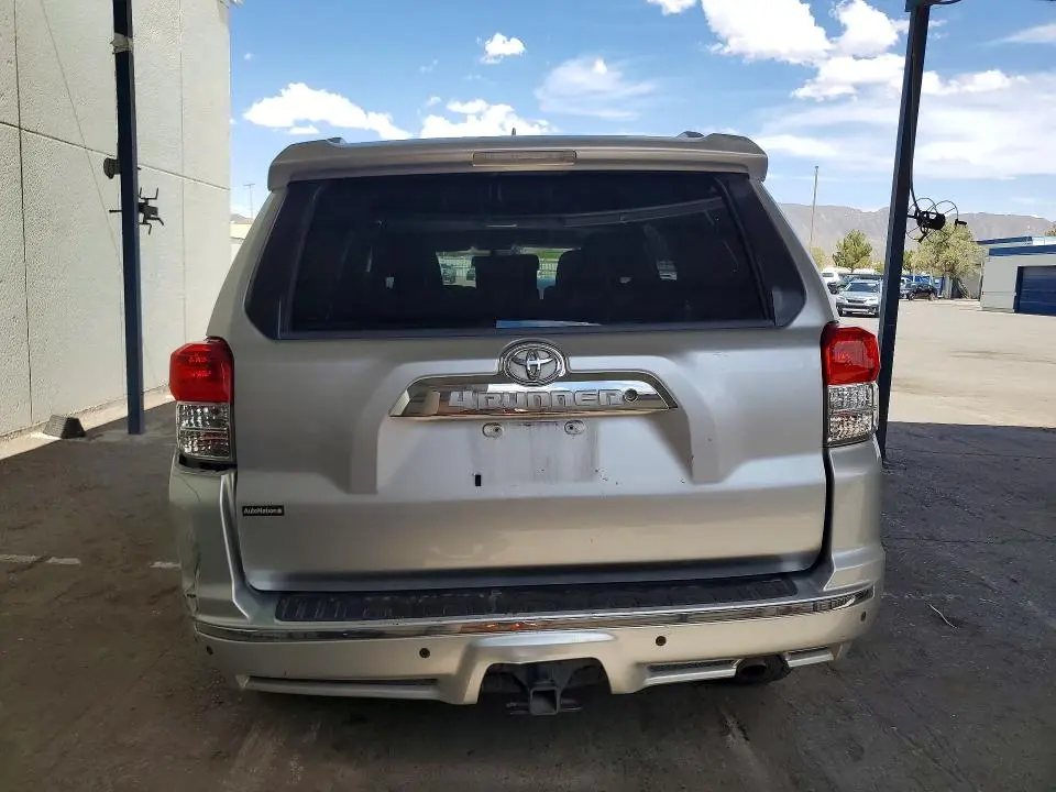 2011 TOYOTA 4RUNNER SR5  