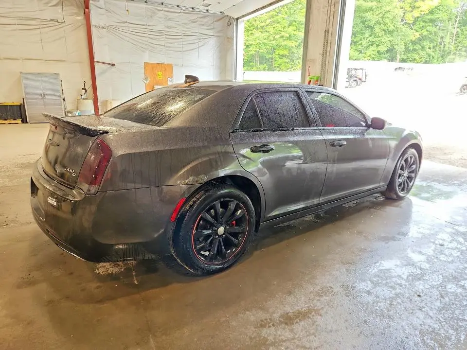 2016 CHRYSLER 300C   