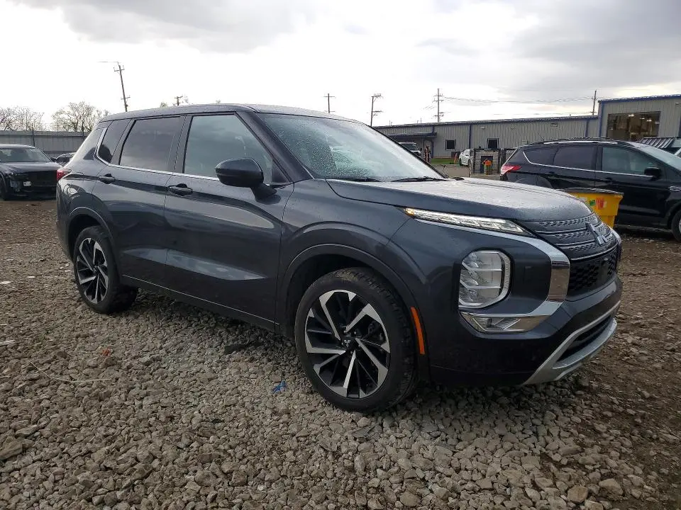 2024 MITSUBISHI OUTLANDER SE  