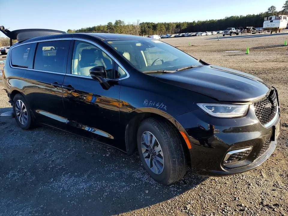 2024 CHRYSLER PACIFICA HYBRID SELECT  
