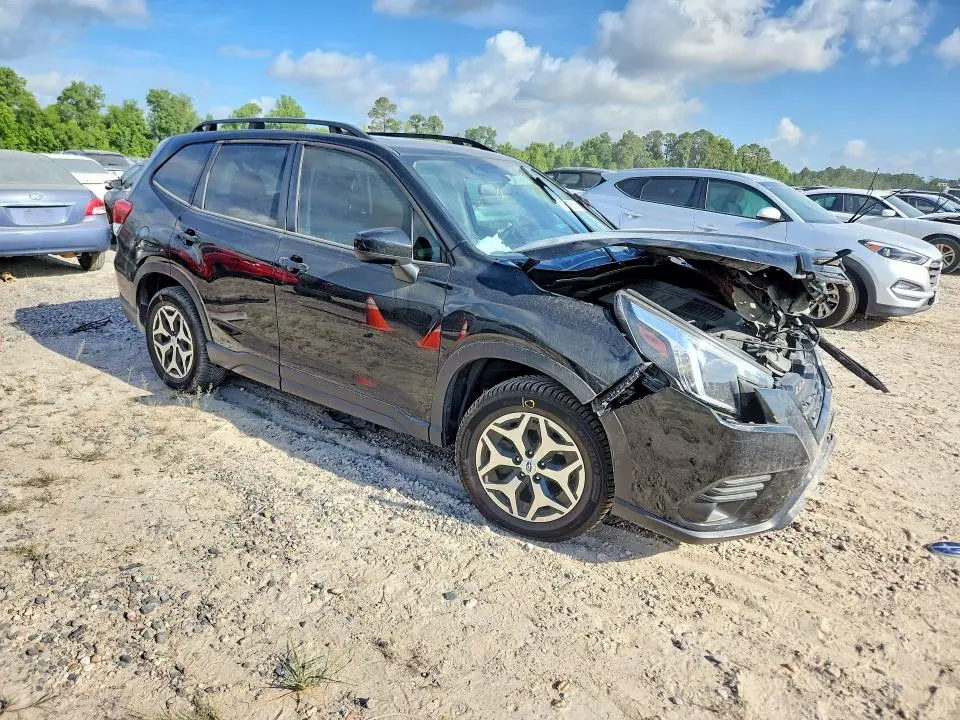 2022 SUBARU FORESTER PREMIUM  