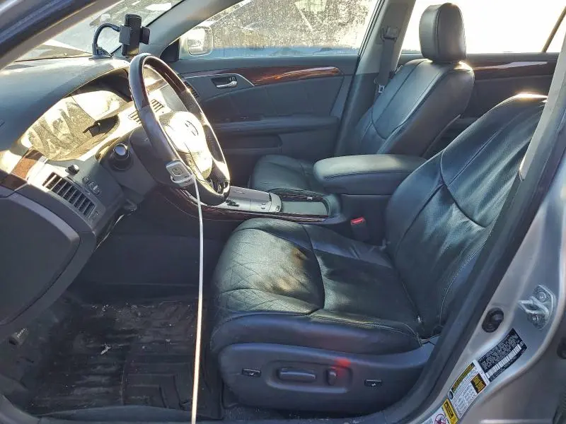 2010 TOYOTA AVALON XL  