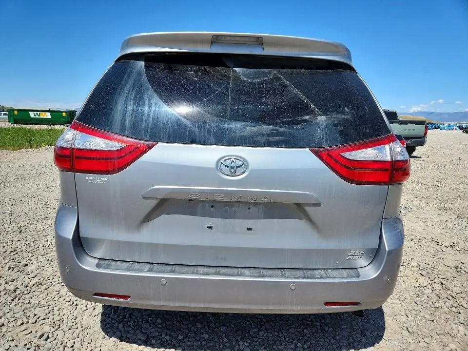 2017 TOYOTA SIENNA XLE PREMIUM 7-PASSENGER  