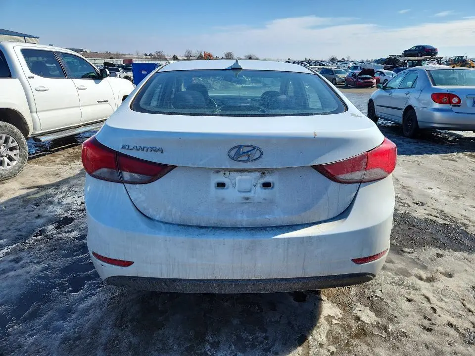 2016 HYUNDAI ELANTRA SE  