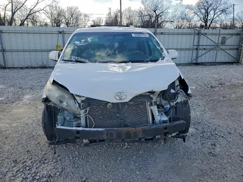 2013 TOYOTA SIENNA XLE  