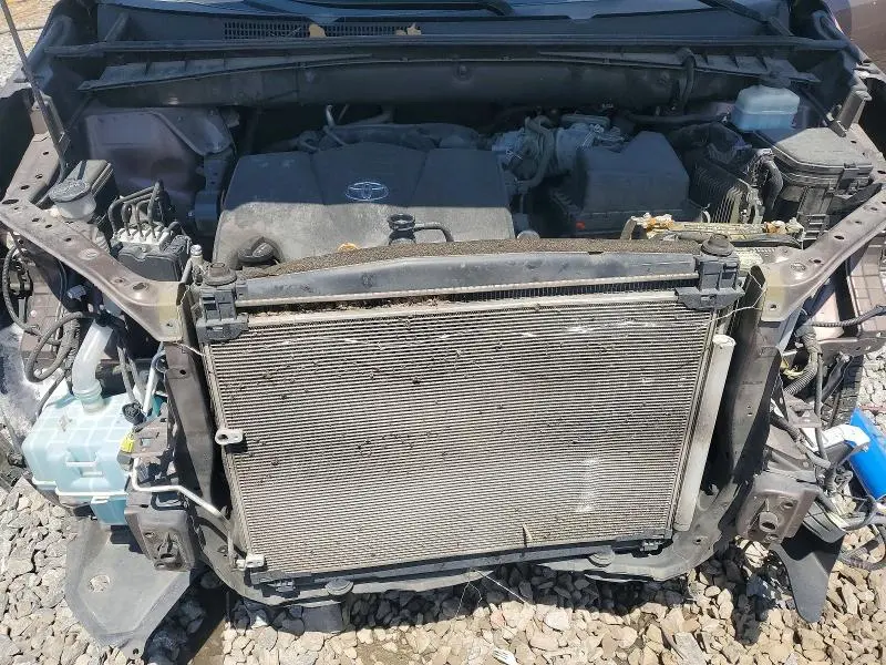 2019 TOYOTA HIGHLANDER LE  