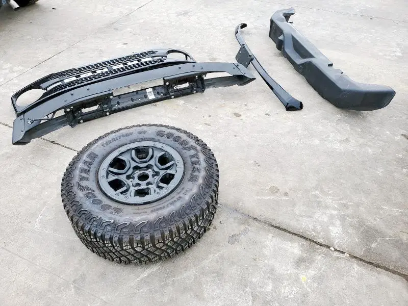 2023 FORD BRONCO BASE  